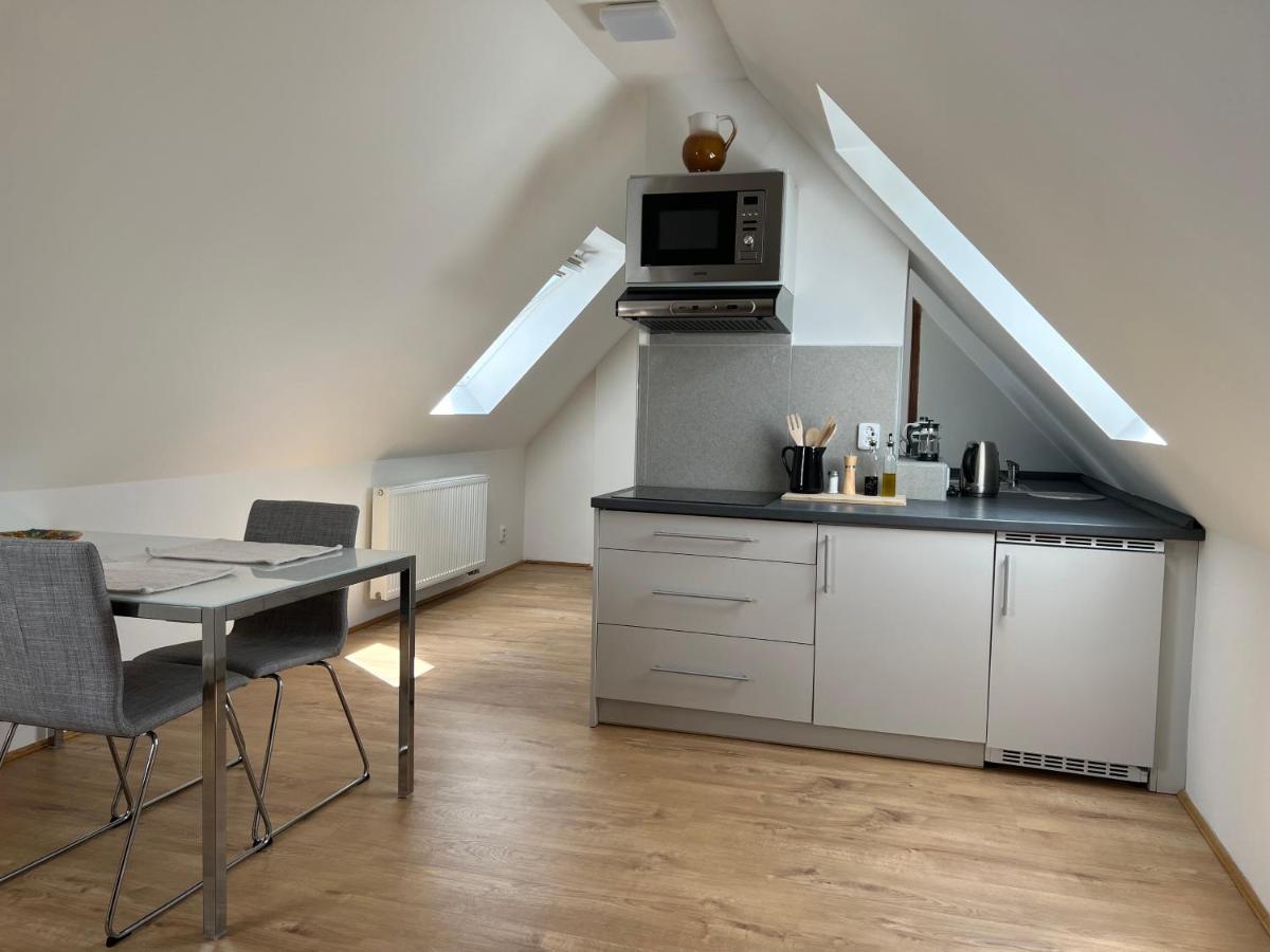 Sova Apartment Hostka  Екстериор снимка